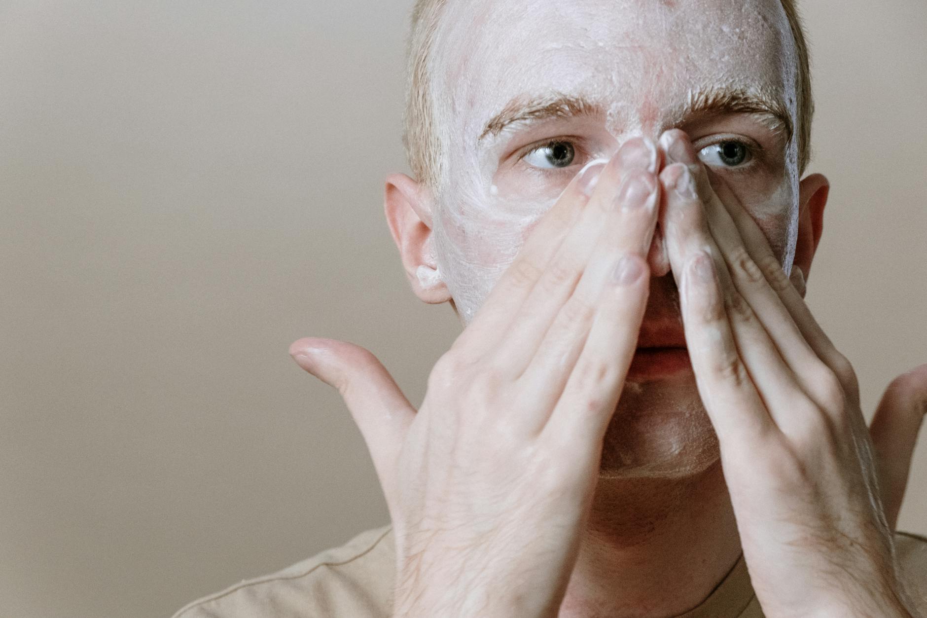 Does Touching Your Face Cause More Acne Breakouts - Featured image