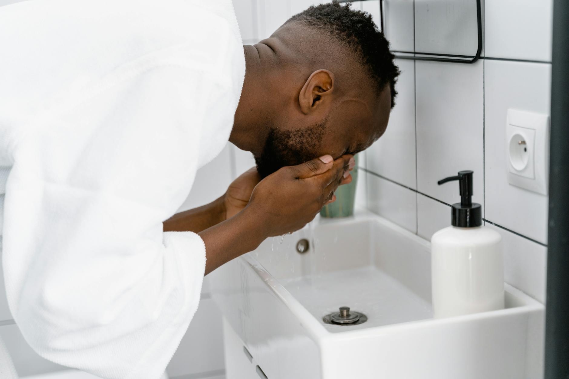 Does Washing Face Too Often Cause More Acne - Featured image