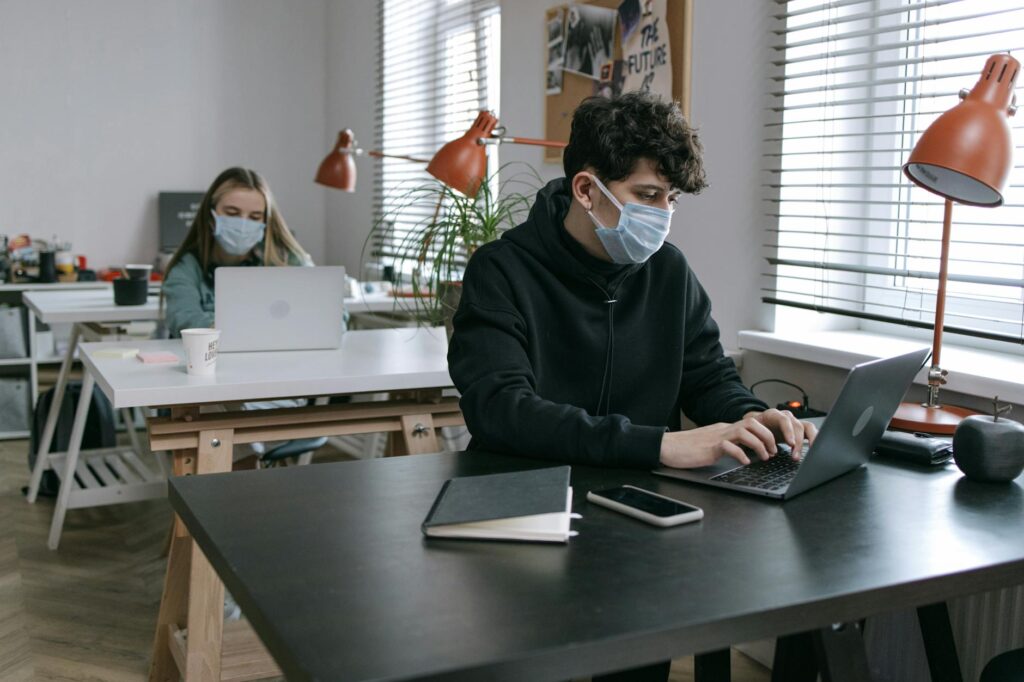 How to Prevent Acne When Starting New Skincare - Featured image