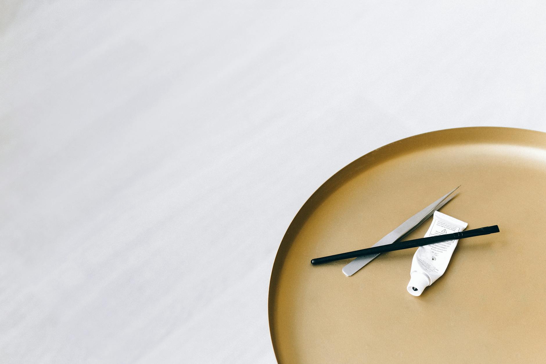 What Are the Different Stages of Acne Vulgaris and How Do They Progress?