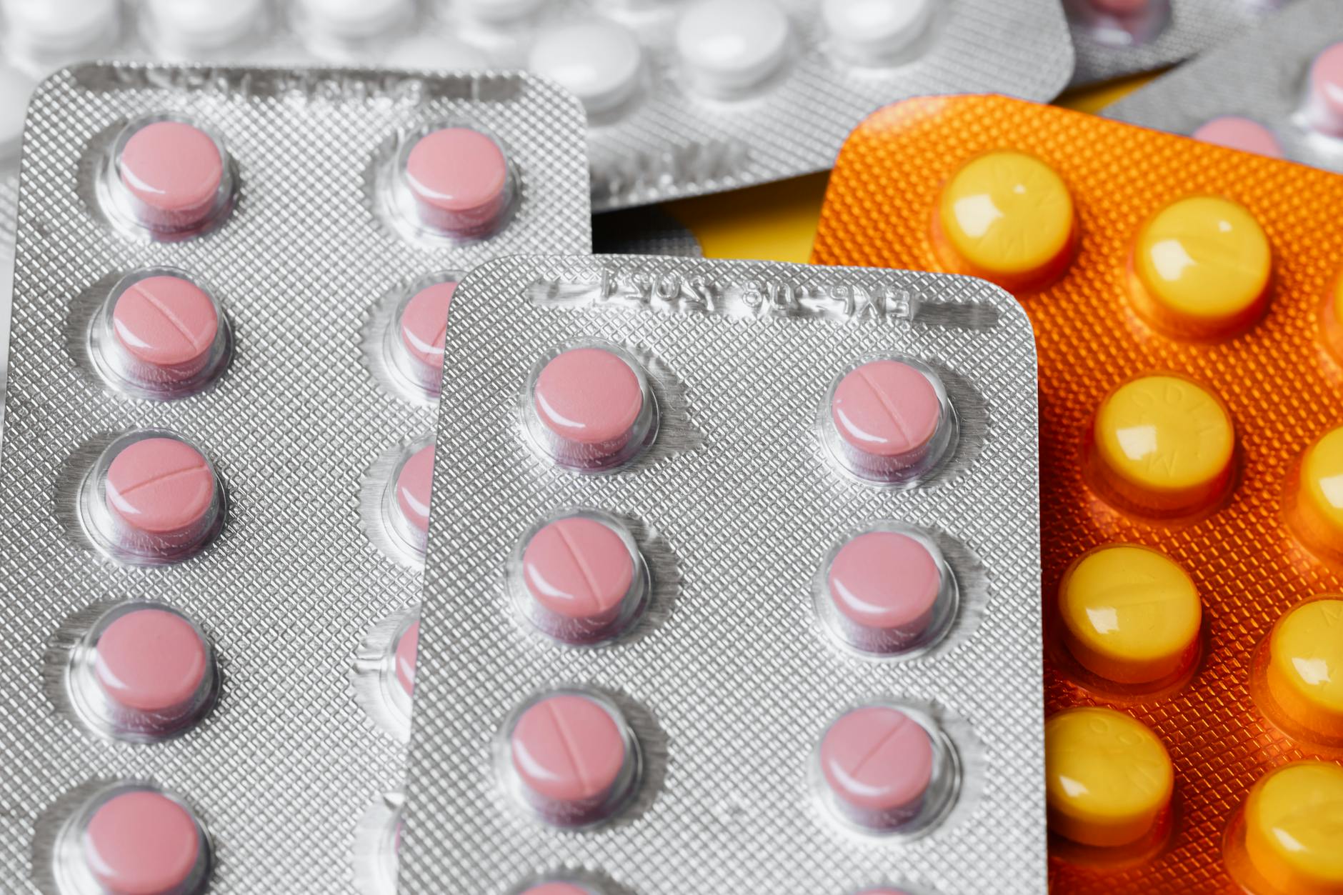 How Do JAK Inhibitors Affect Inflammatory Acne Pathways?