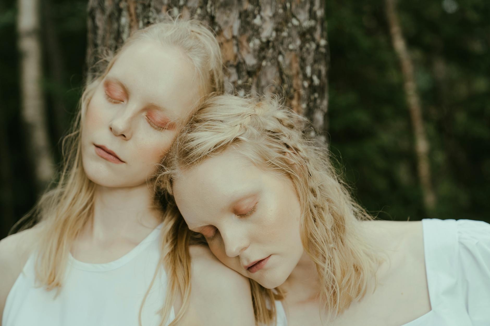 How Do Twin Studies Measure Acne Heritability?