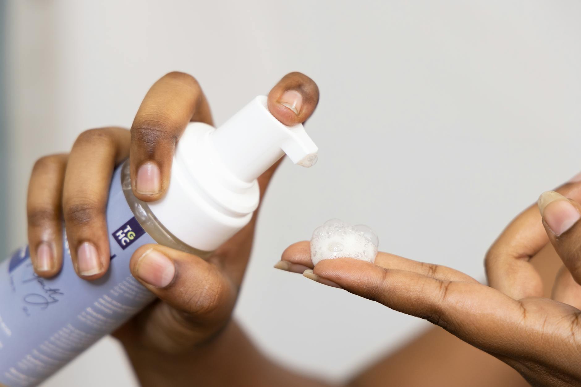 How to Identify a Cleanser That Supports Acne Healing Instead of Worsening It - Featured image
