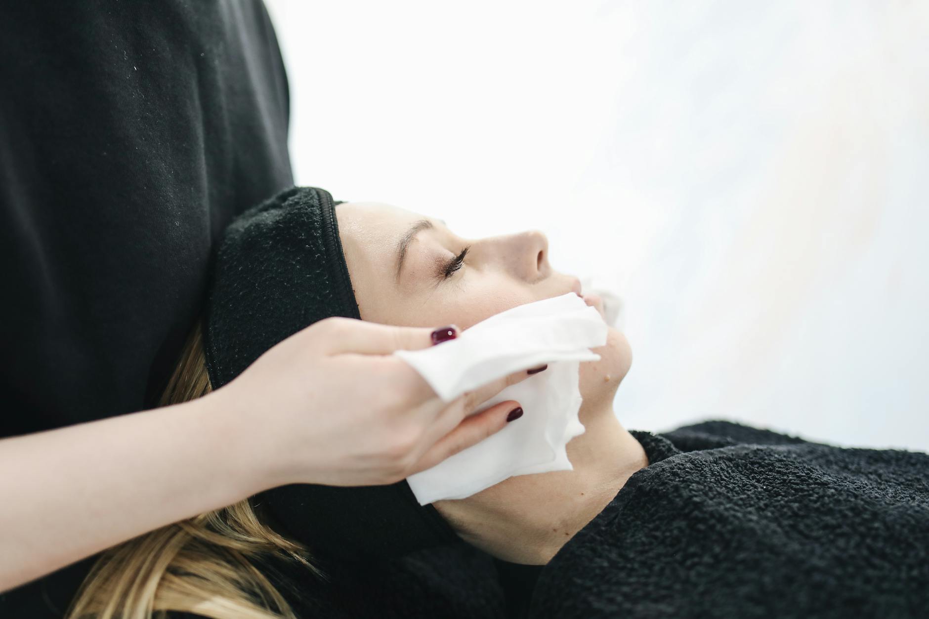 How to Identify a Cleanser That Supports Skin Healing - Featured image