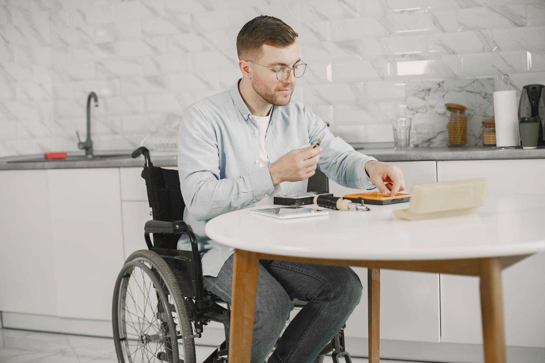 Red Light Therapy and At-Home Light-Based Treatments