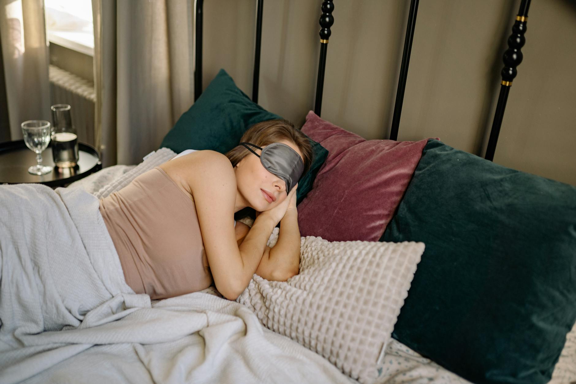 Researchers Discover Link Between Sleep Deprivation and Acne - Featured image