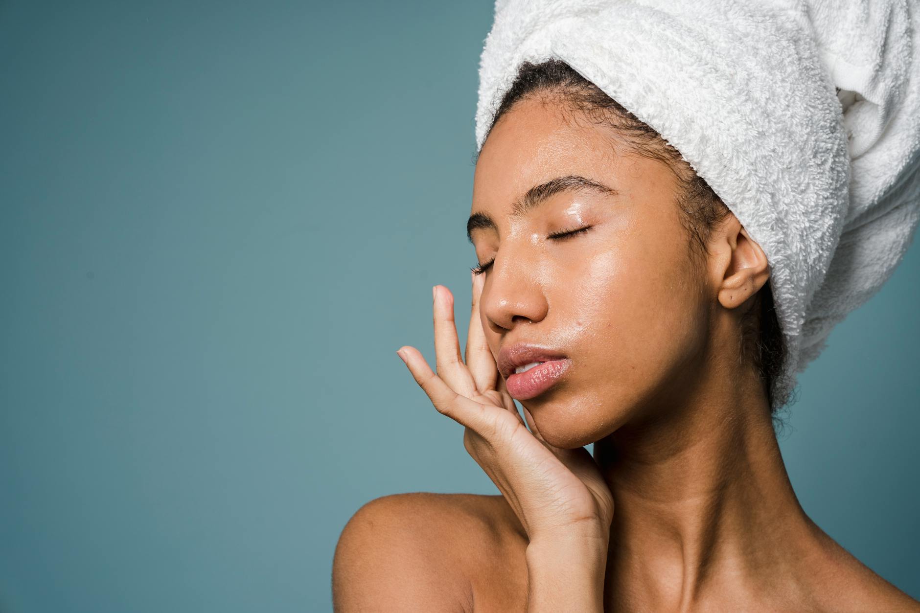 What Benzoyl Peroxide Does to Dark Skin Tones - Featured image