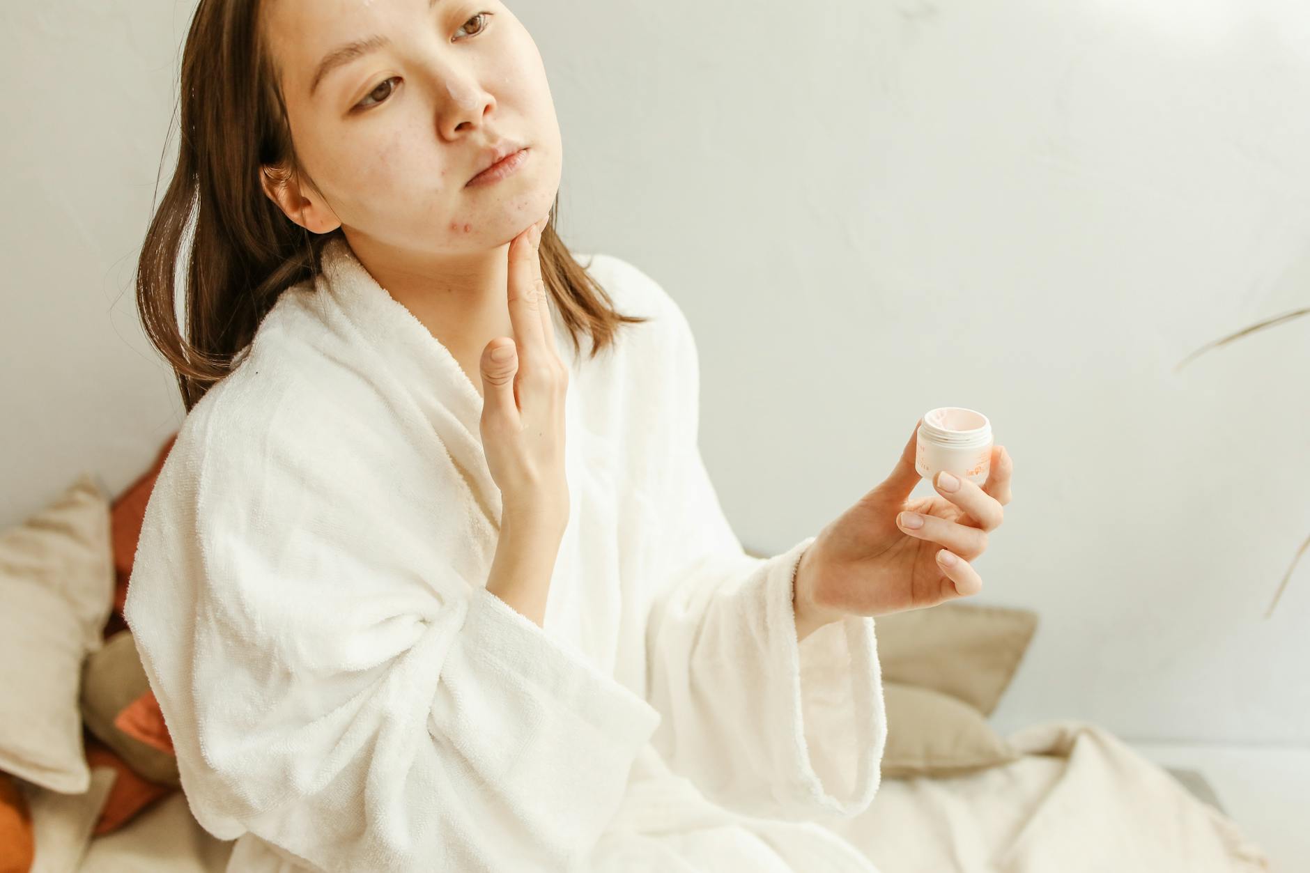 What Fragrance in Skincare Products Does to Acne - Featured image