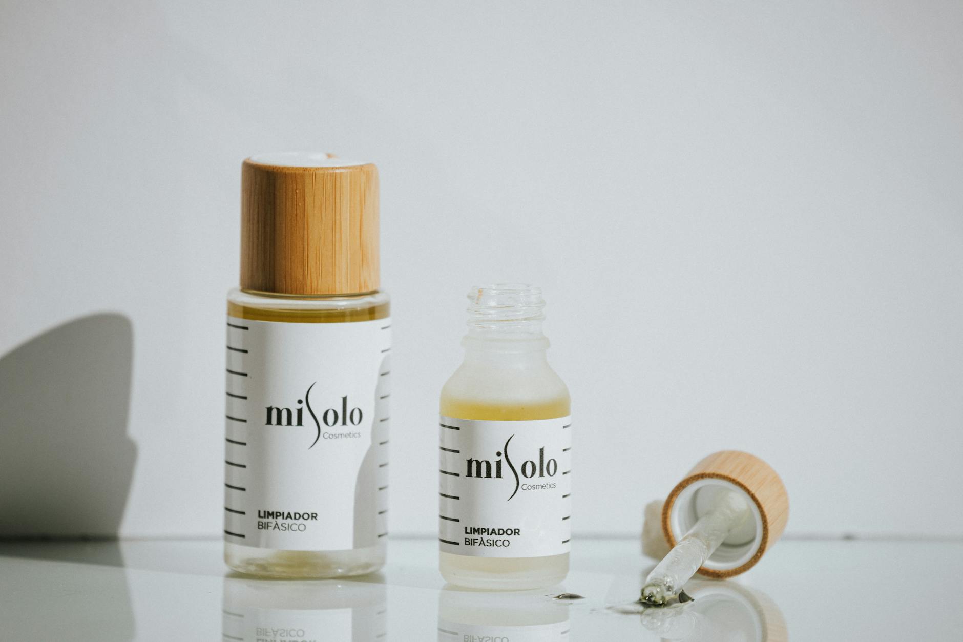 What Makes a Cleanser Effective Without Stripping Natural Oils - Featured image