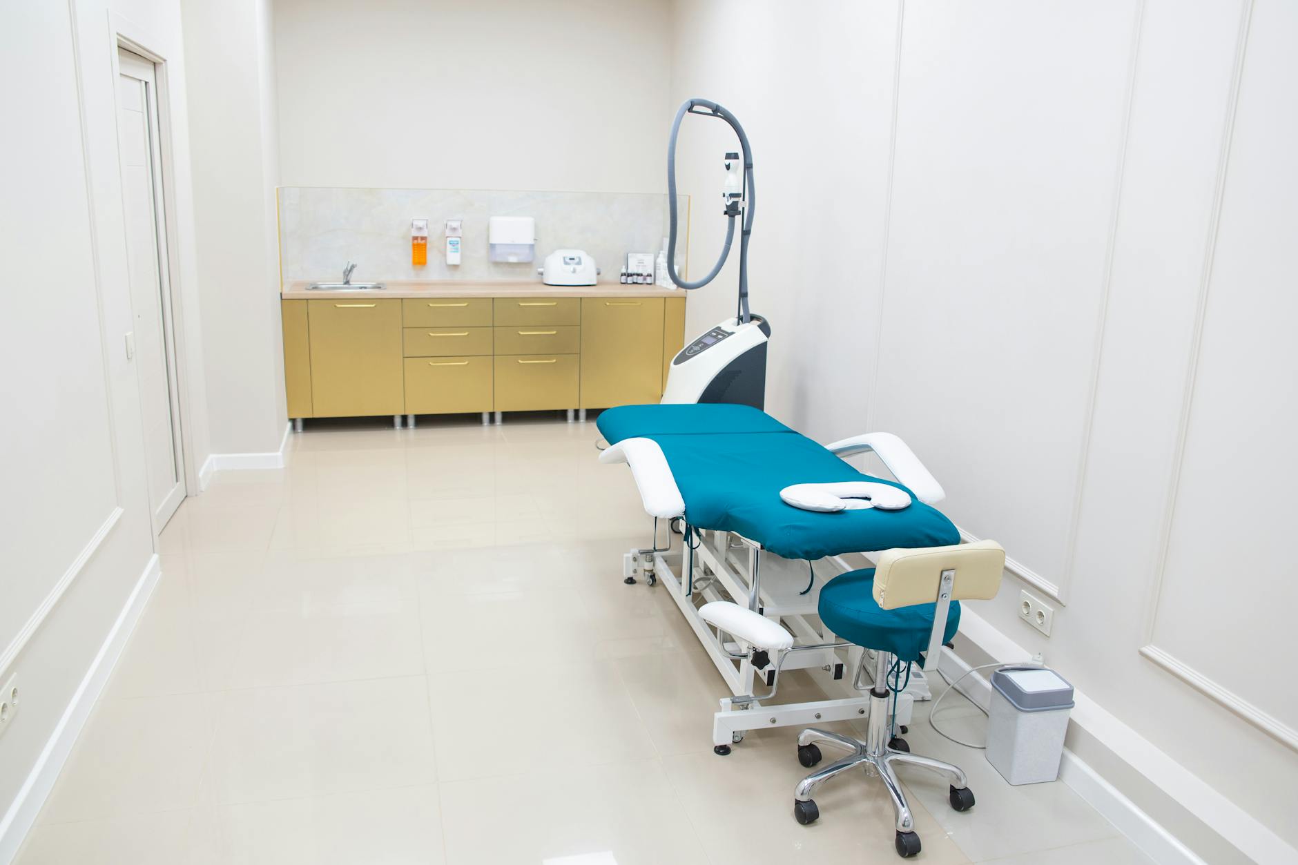 What South Korean Acne Clinics Do That US Derms Don't - Featured image