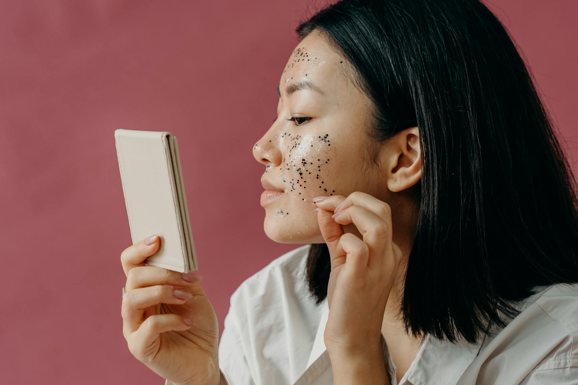 Why a Salicylic Acid Peel Helps Acne Prone Oily Skin - Featured image