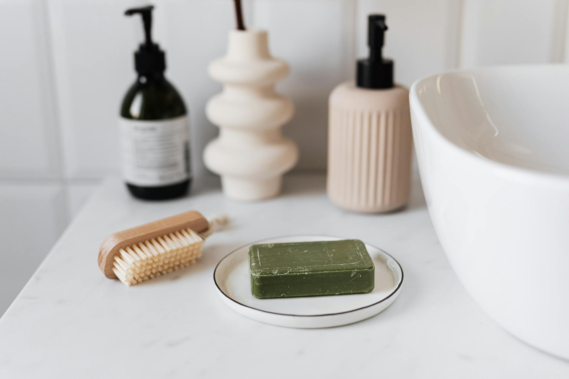 Why Fragrance in Cleansers Can Irritate Acne Prone Skin - Featured image
