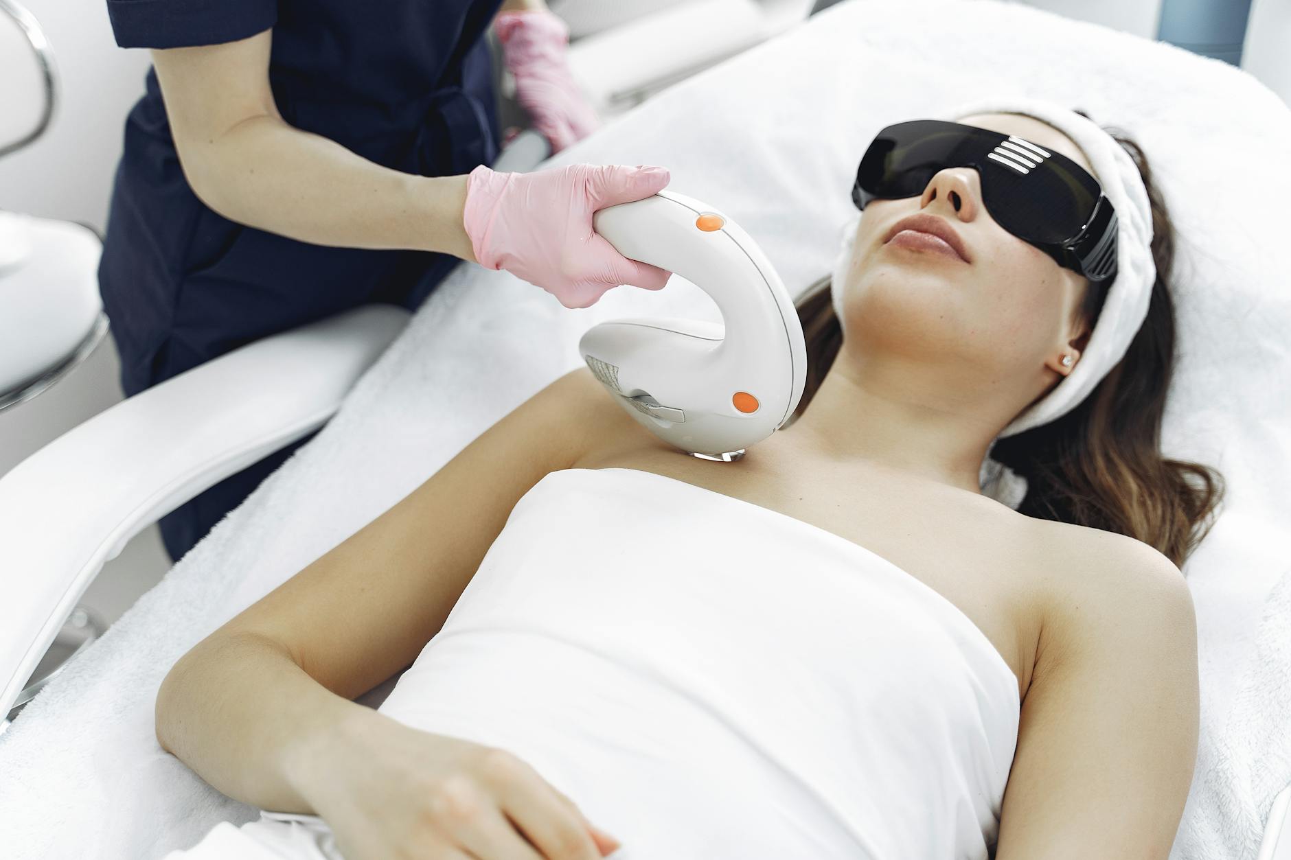 Why Hollywood Laser Peel with Spectra Is Used for Acne Texture - Featured image