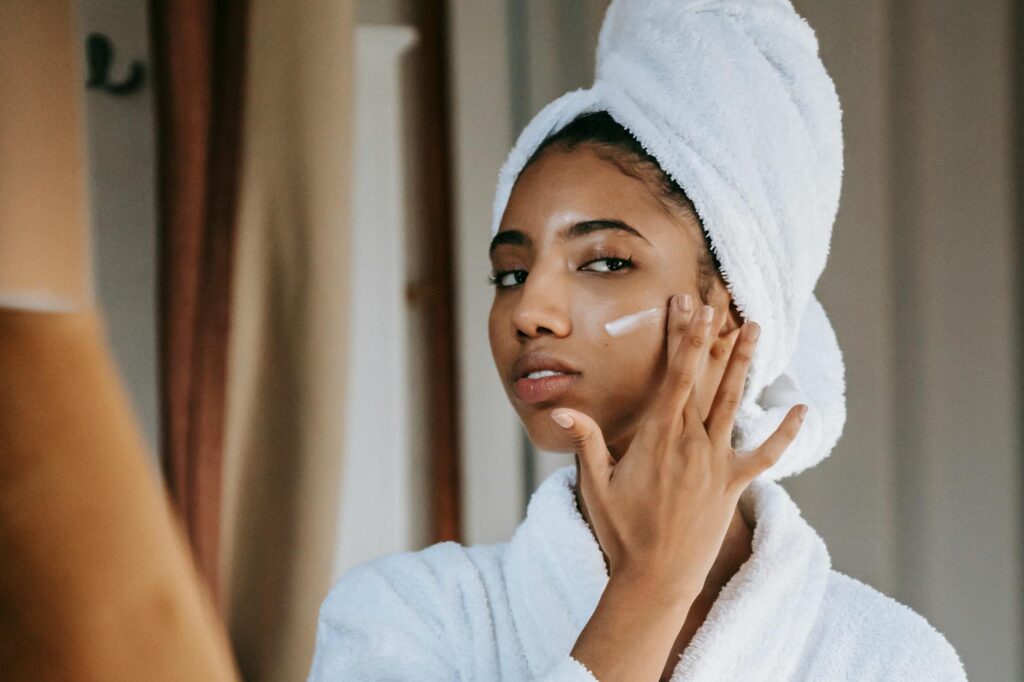Why Lightweight Moisturizers Work Better for Acne Prone Skin - Featured image