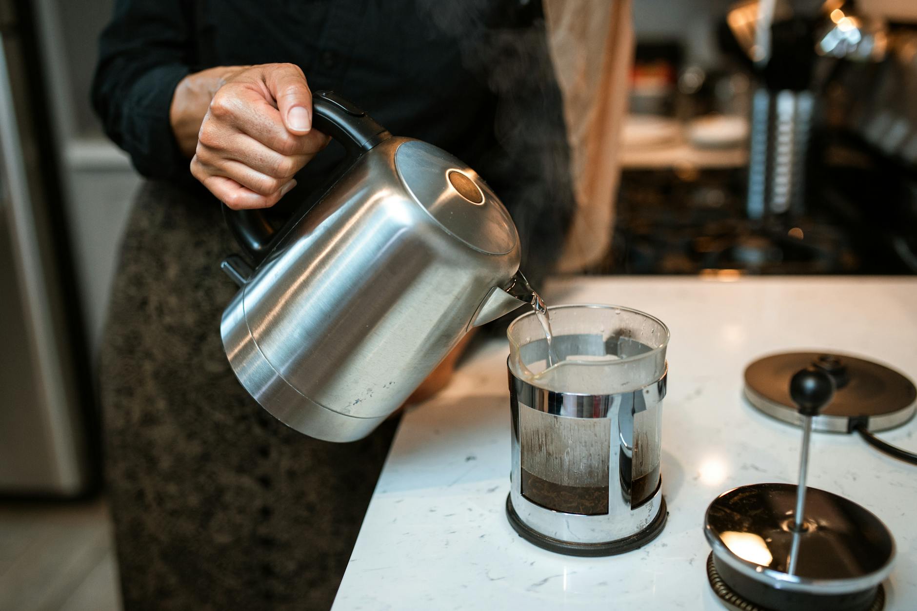 Why Lukewarm Water Is Better Than Hot Water for Cleansing - Featured image