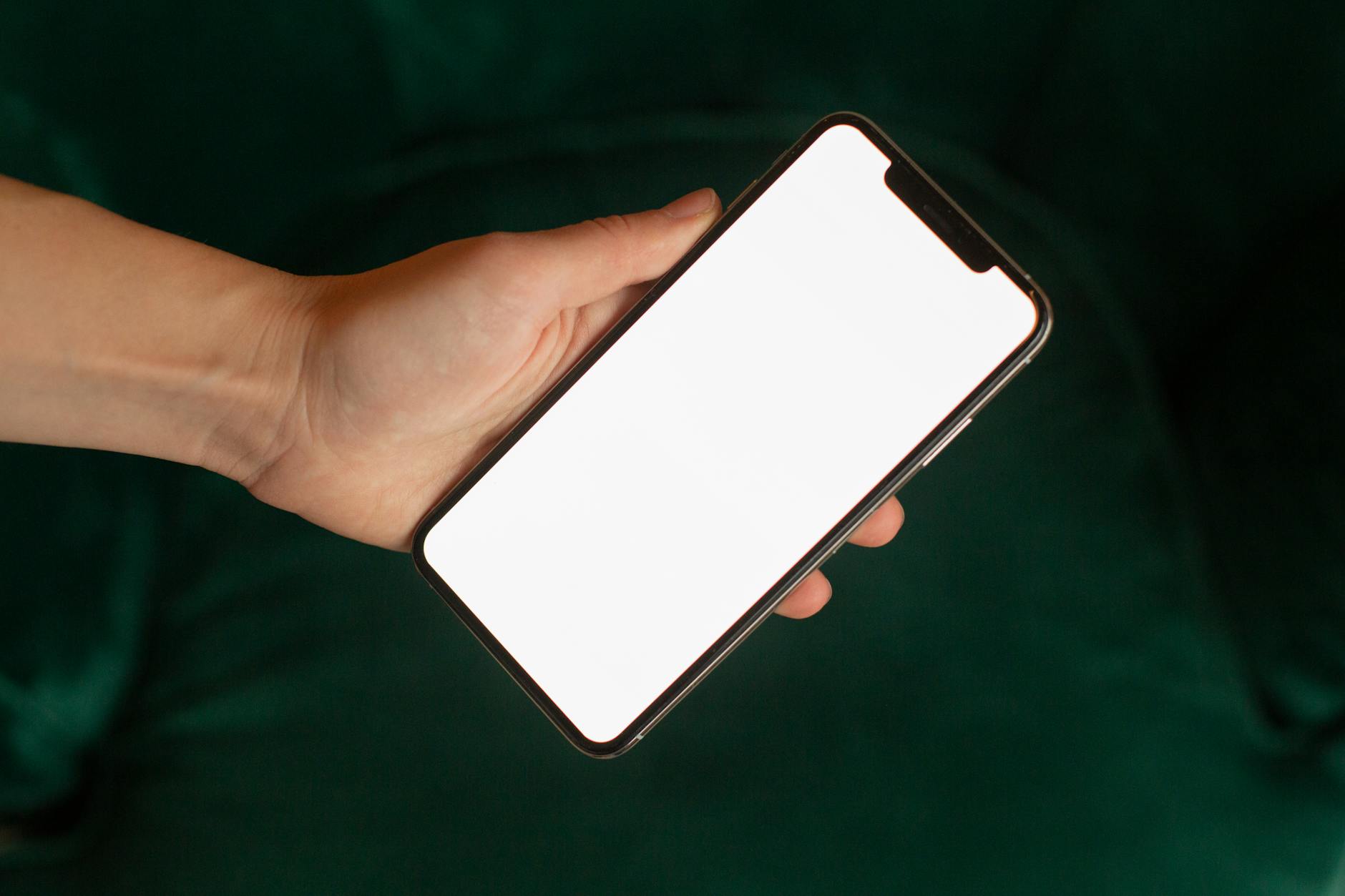 Why Phone Screen Bacteria Causes Cheek Acne - Featured image