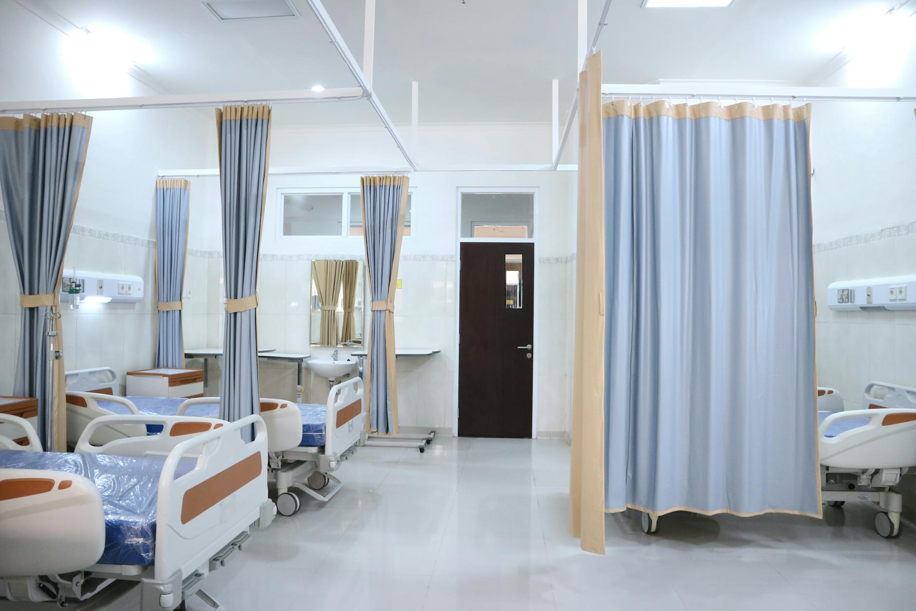 Why Teaching Hospital Clinics Are Underrated for Acne Care - Featured image