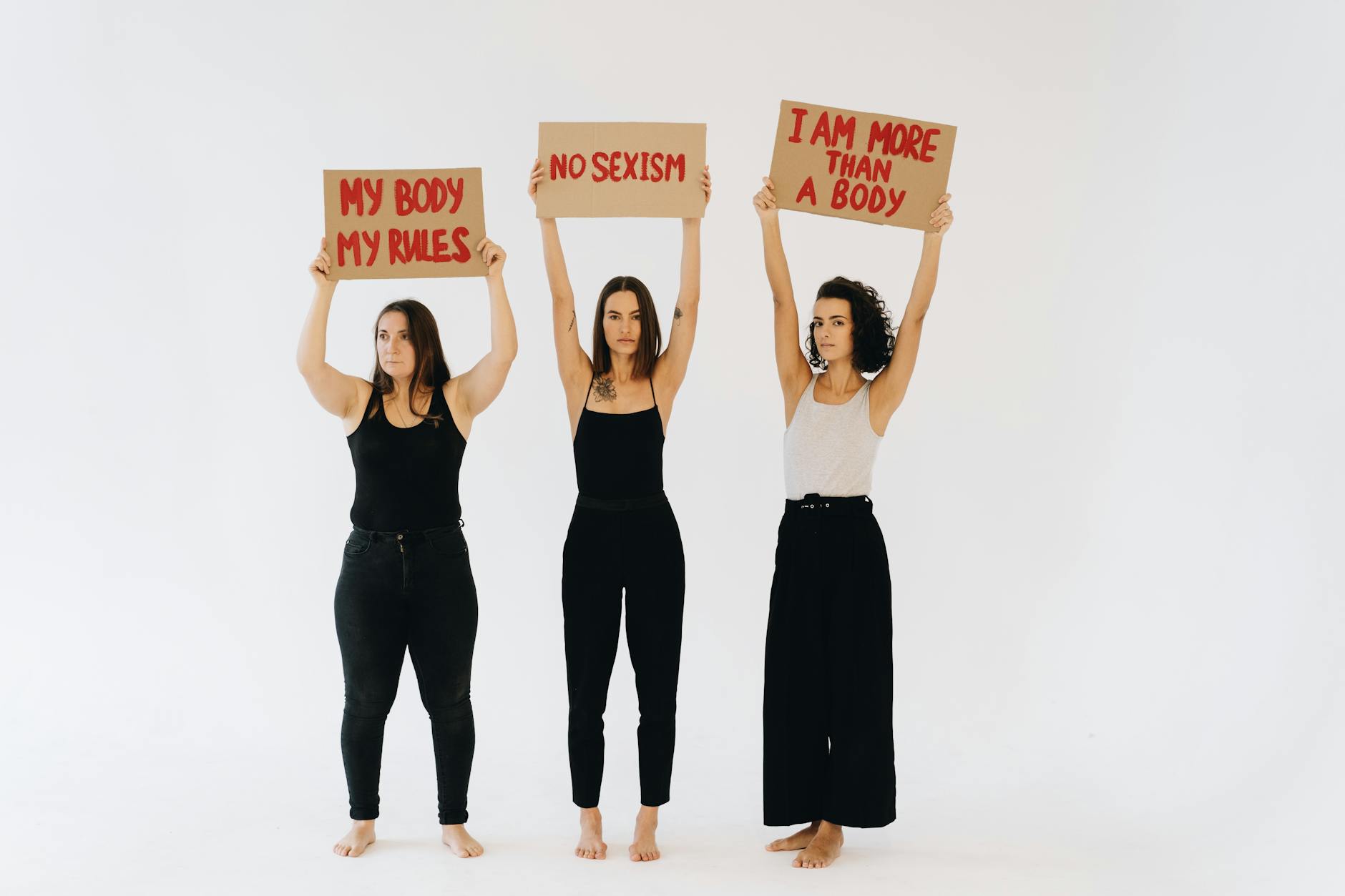 Why Tight Clothing Causes Body Acne - Featured image