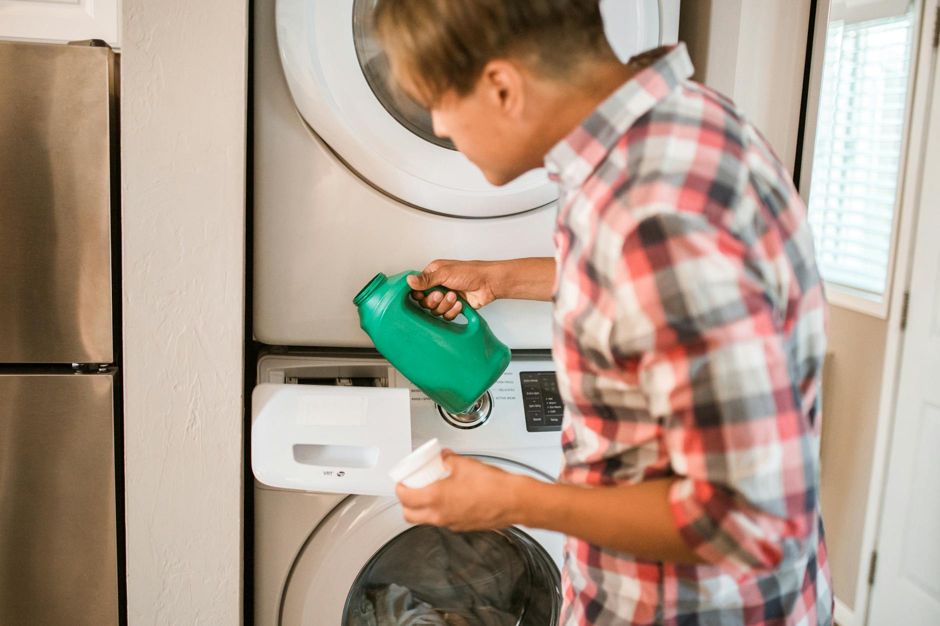 Why Your Laundry Detergent Might Be Causing Body Acne - Featured image