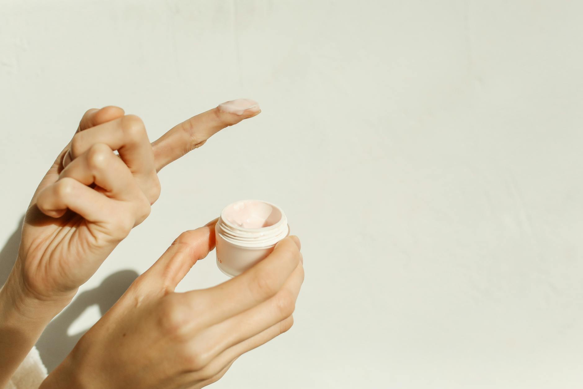 Why Your Skin Reacts Differently to Products Over Time - Featured image