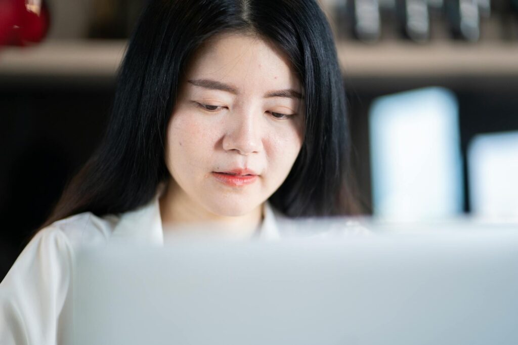 Accutane vs Spironolactone...Accutane Works for Everyone but Has More Side Effects...Spiro Only Works for Hormonal Acne in Women - Featured image