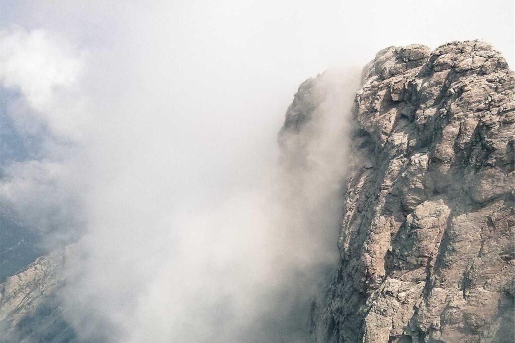 Fact Check: Does Sleeping With Wet Hair Cause Acne? Damp Pillows Can Harbor Bacteria but Hair Moisture Itself Doesn't Cause Acne - Featured image