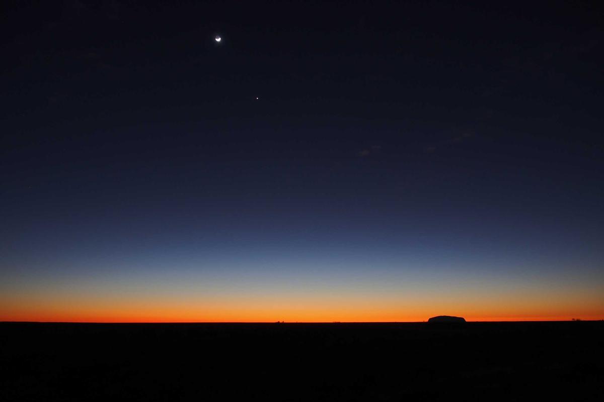 How Circadian Rhythms and Nighttime Eating Disrupt Skin Recovery