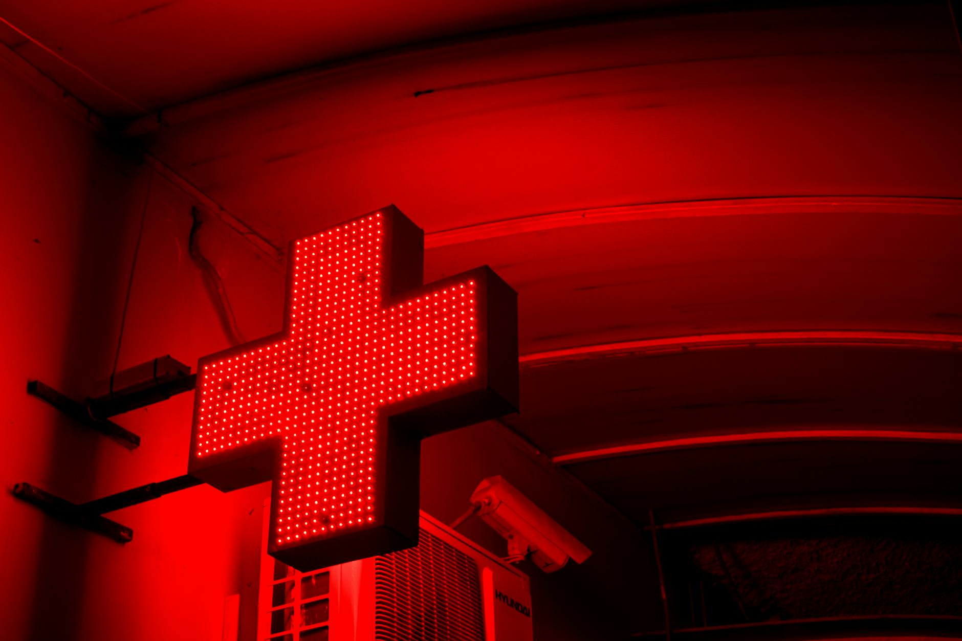 LED Red Light vs LED Blue Light...Blue Kills Bacteria...Red Reduces Inflammation...Combination Devices Offer Both - Featured image