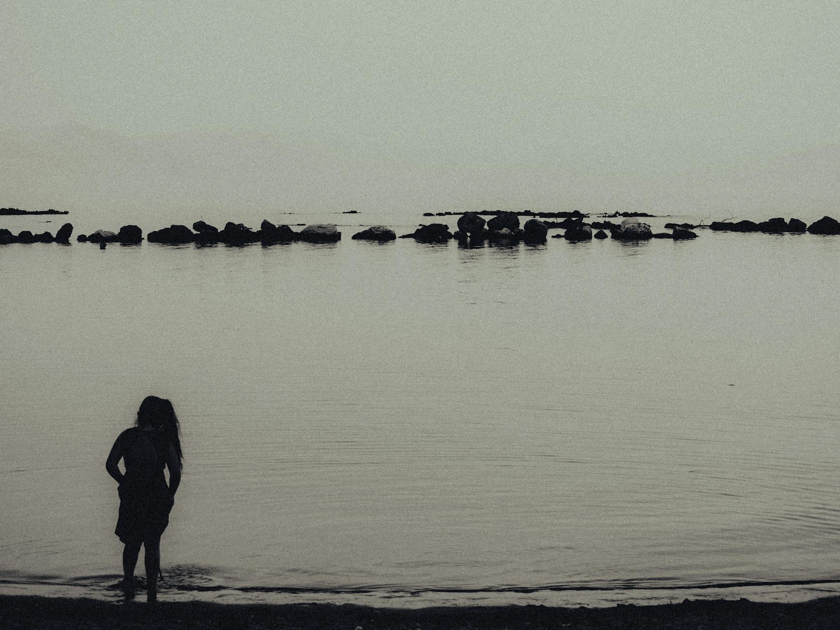 She Was 48 When She Had Menopausal Acne and Was Prescribed Hormone Replacement Therapy That Cleared It - Featured image