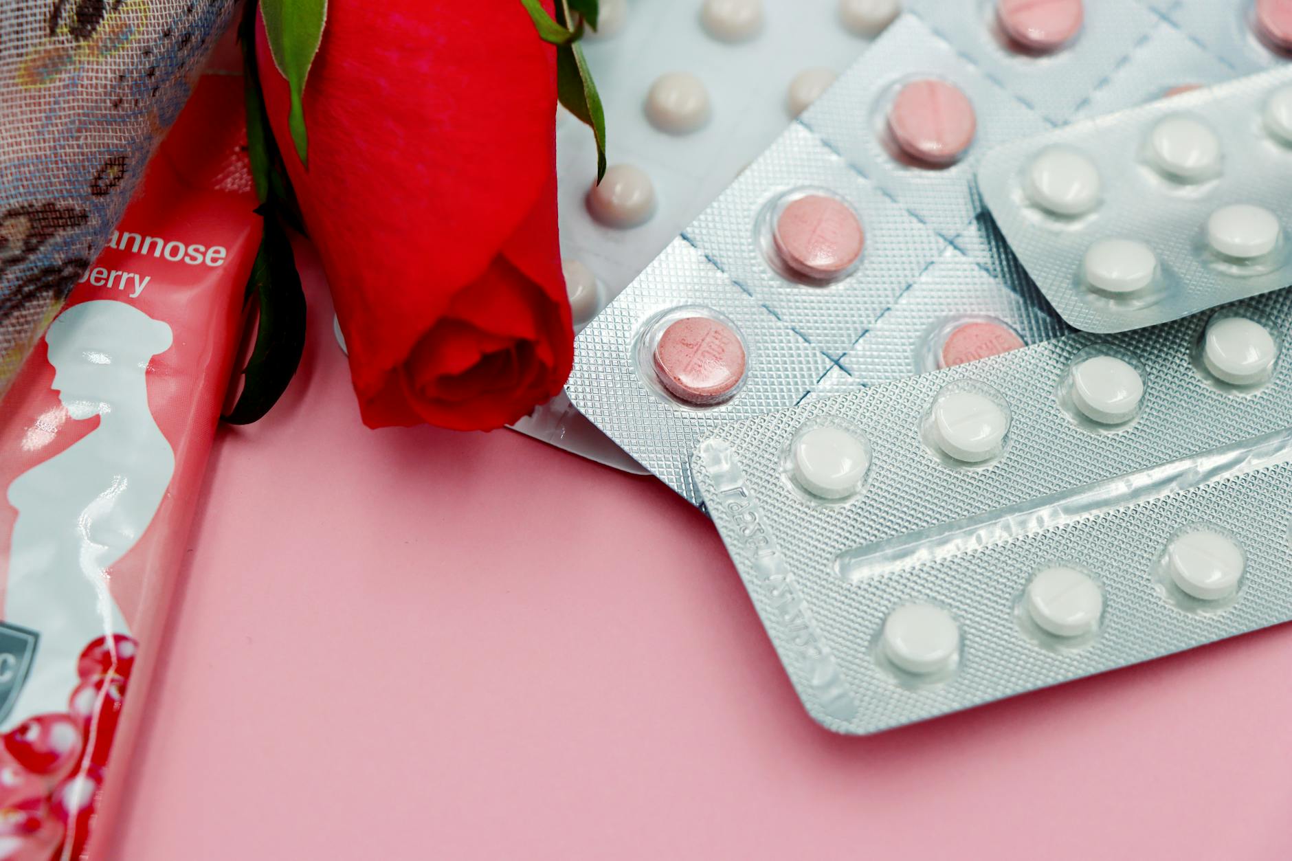 At Least 27% of Women With Hormonal Acne Have Experienced Biotin Supplements Have Been Linked to Cystic Breakouts - Featured image