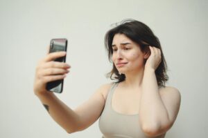 At Least 57% of Adults Over 25 With Acne Have Experienced A Simple 3-Step Routine Is More Effective Than a 10-Step Routine - Featured image