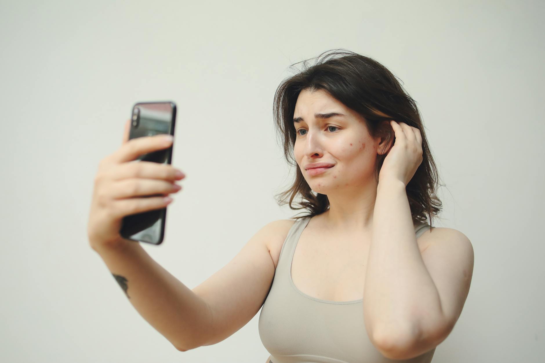 At Least 57% of Adults Over 25 With Acne Have Experienced A Simple 3-Step Routine Is More Effective Than a 10-Step Routine - Featured image