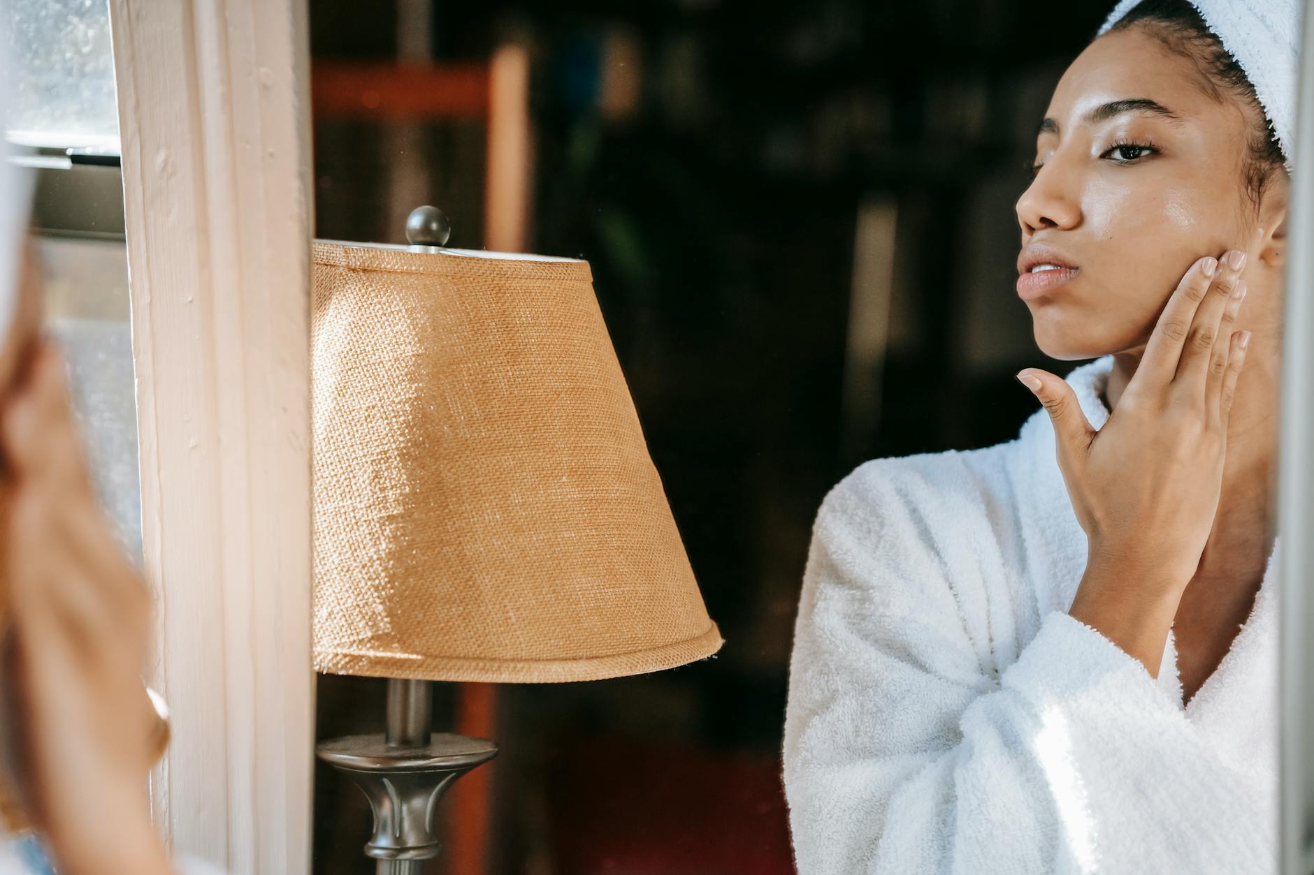 Common Mask-Wearing Mistakes That Worsen Maskne in People With Persistent Acne