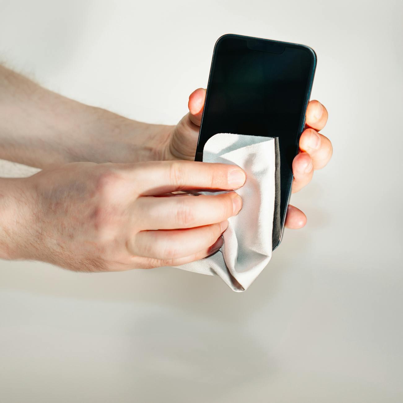 The Hidden Connection Between Phone Hygiene and Acne