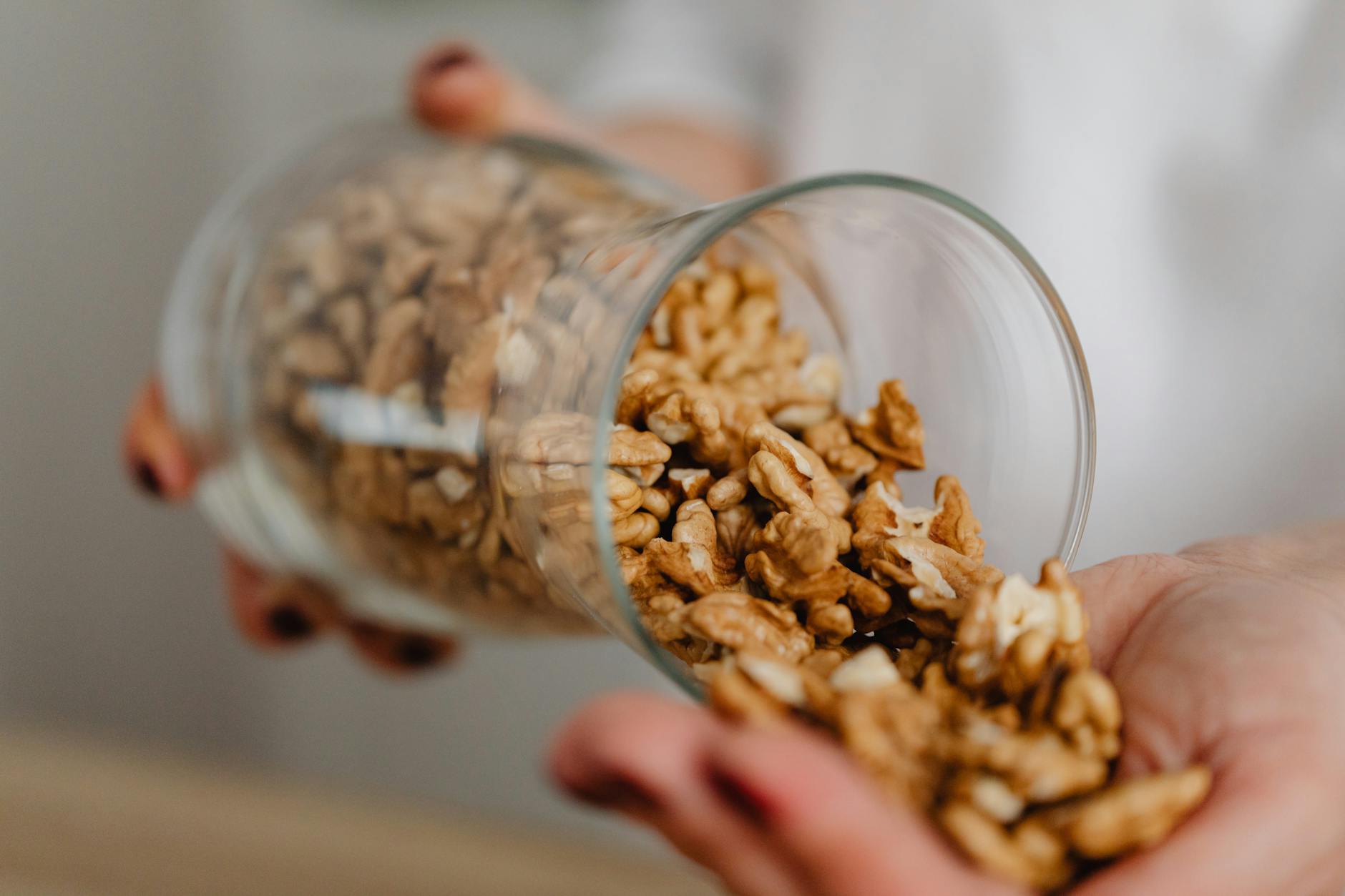 The Science of Zinc's Anti-Inflammatory Action on Acne Lesions