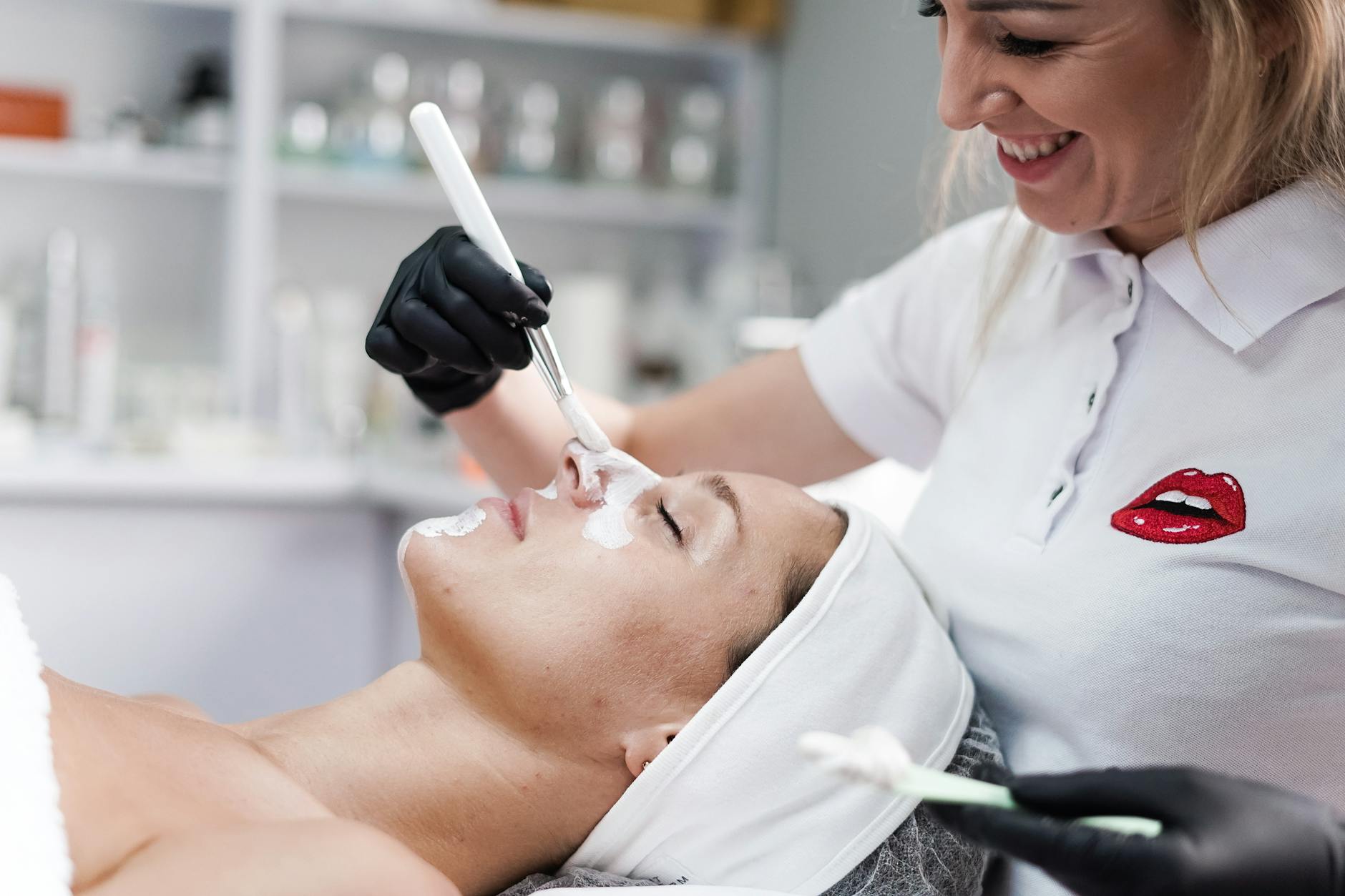 Why Do Estheticians Consistently See Results With Niacinamide for Sebum Control?