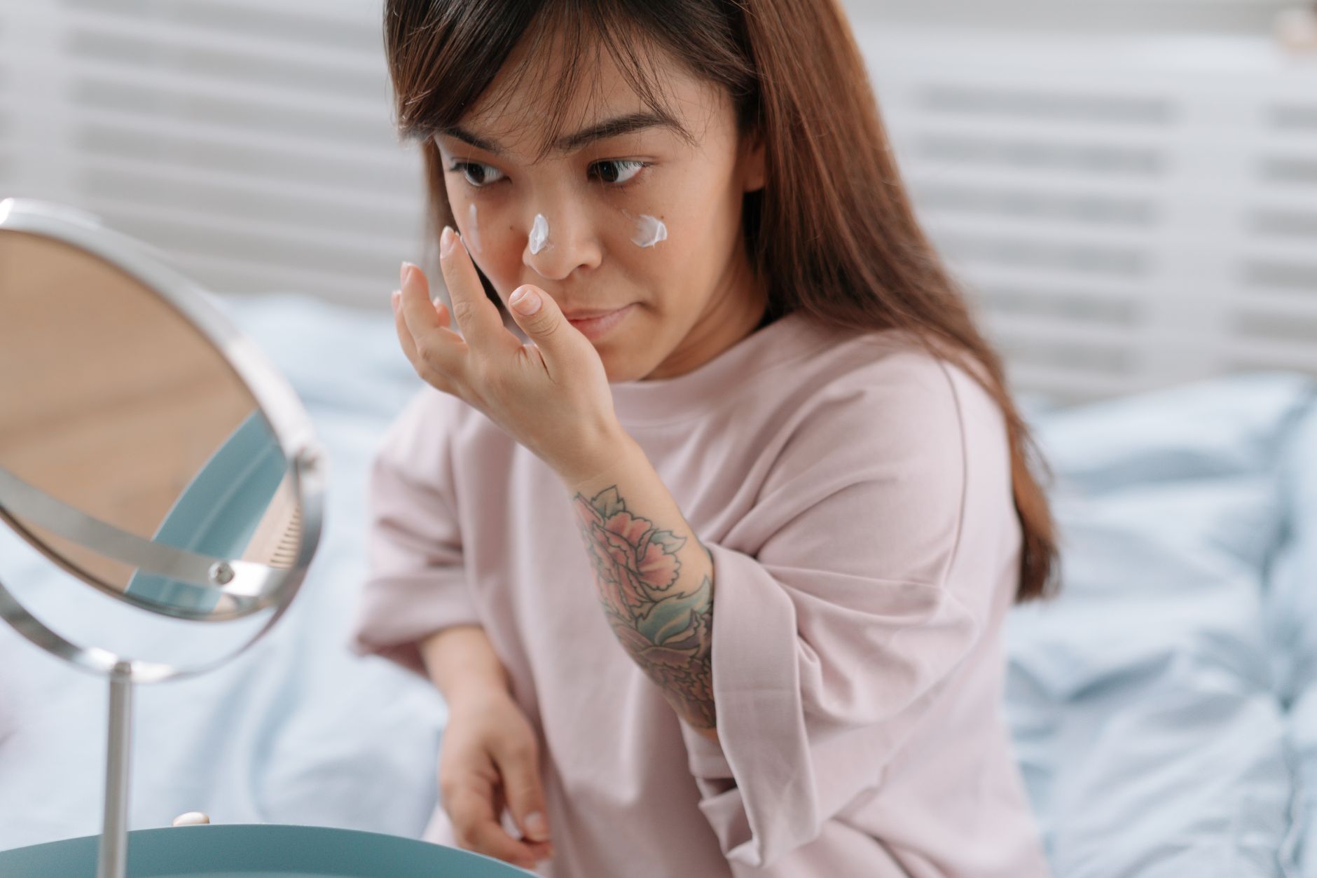 At Least 36% of Adults With Persistent Acne Have Tried Professional Extractions Are Safer Than DIY Pimple Popping - Featured image