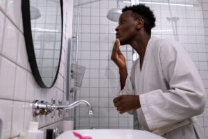 At Least 38% of Men With Back Acne Don't Realize That Sunscreen Is Essential While Using Any Acne Medication - Featured image