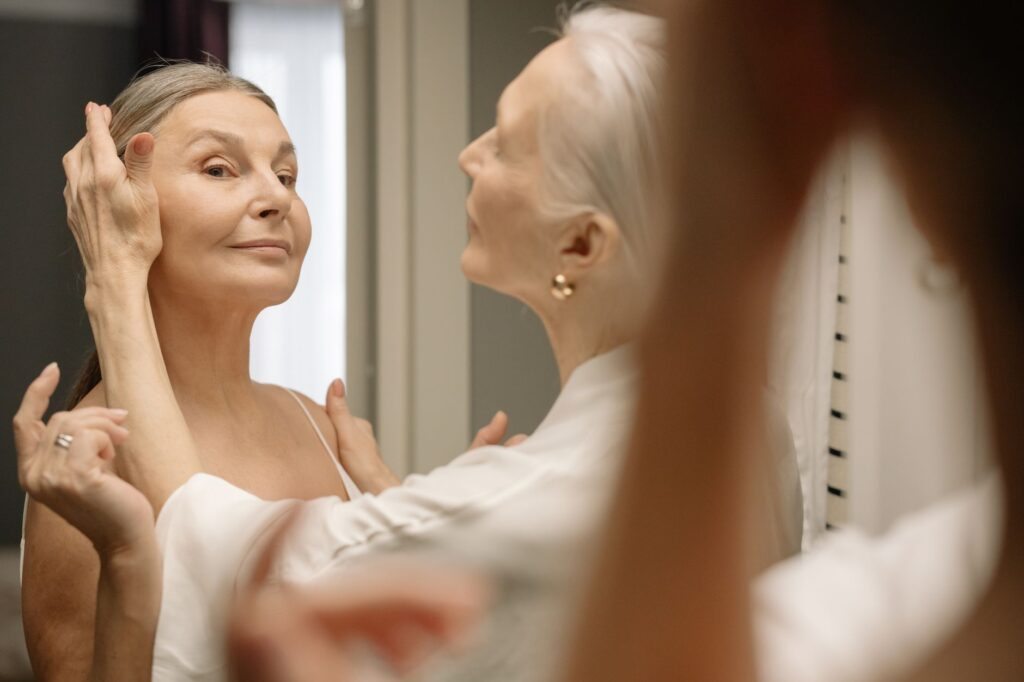 At Least 39% of People Who Pick at Their Skin Say That Their Moisturizer Contains Comedogenic Ingredients - Featured image