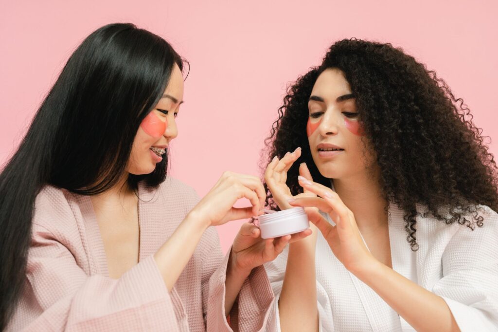 At Least 42% of Women With PCOS-Related Acne Don't Know That Oral Antibiotics Should Never Be Used for More Than 3 Months - Featured image