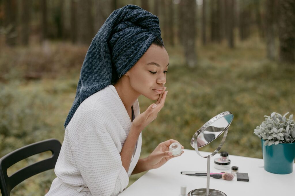 At Least 59% of Women With Hormonal Acne Would Benefit From Knowing That Switching Products Every 2 Weeks Prevents Any Treatment From Working - Featured image