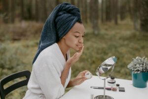 At Least 59% of Women With Hormonal Acne Would Benefit From Knowing That Switching Products Every 2 Weeks Prevents Any Treatment From Working - Featured image
