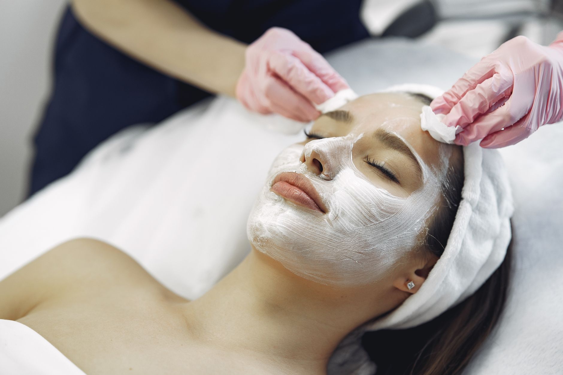 At Least 81% of Estheticians Treating Acne Are Unaware That Professional Extractions Are Safer Than DIY Pimple Popping - Featured image