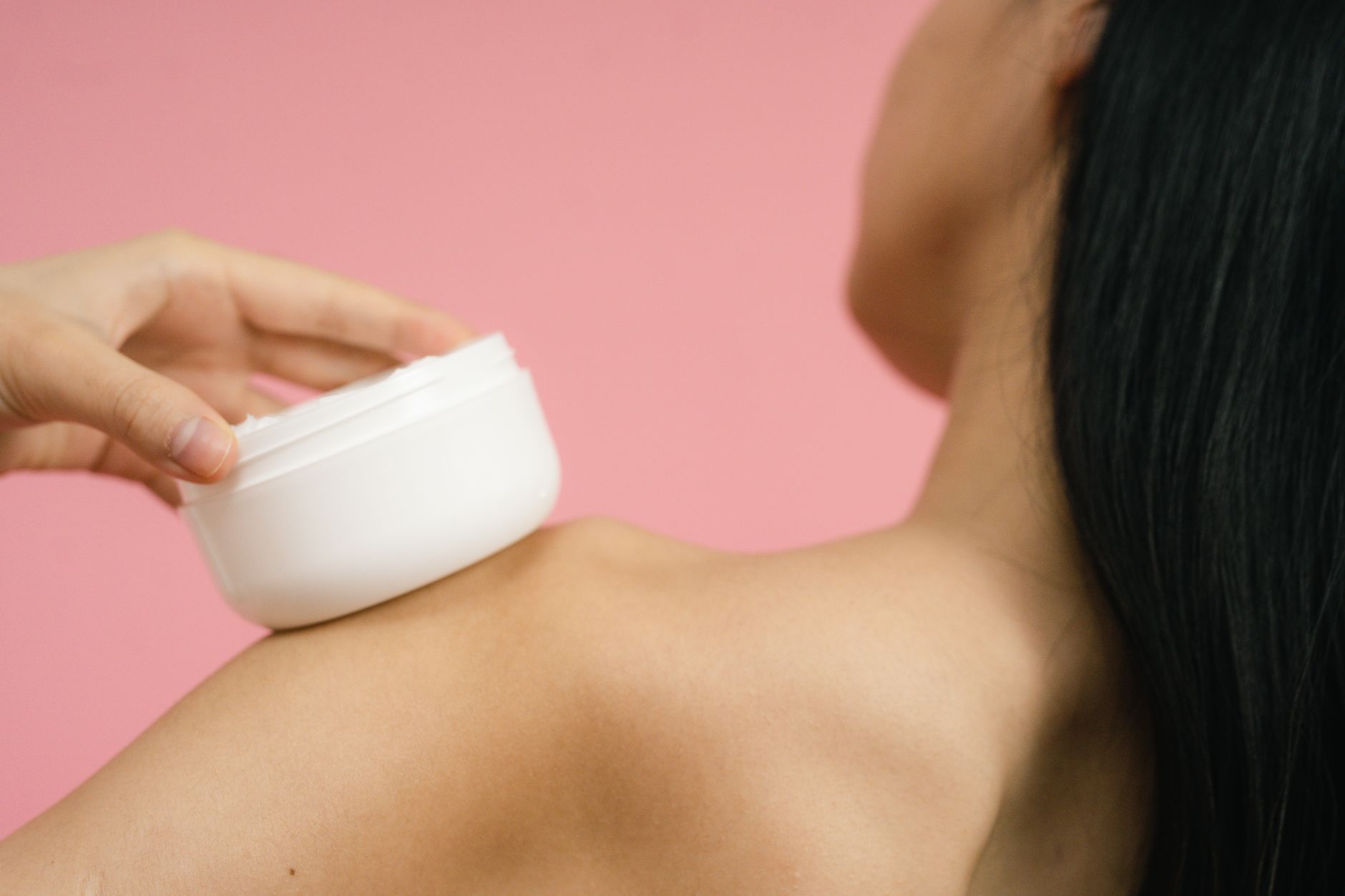 At Least 86% of Athletes With Acne Don't Know That Fabric Softener Residue on Pillowcases Can Irritate Acne-Prone Skin - Featured image