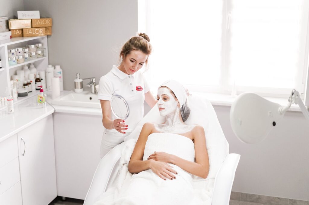 At Least 88% of Women With Hormonal Acne Say That Oral Antibiotics Should Never Be Used for More Than 3 Months - Featured image