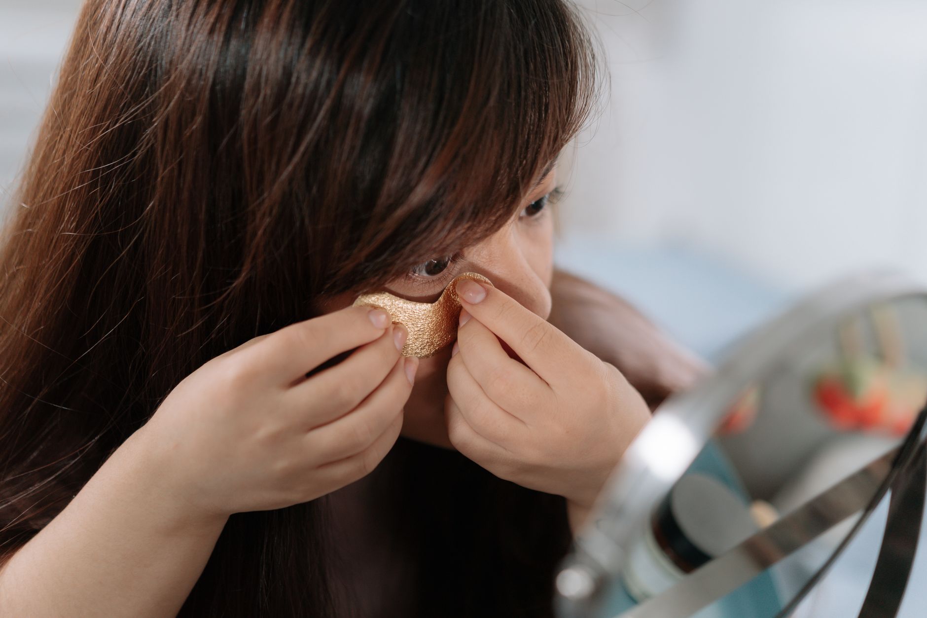 Pimple patches: how acne spot treatments work without popping - Featured image