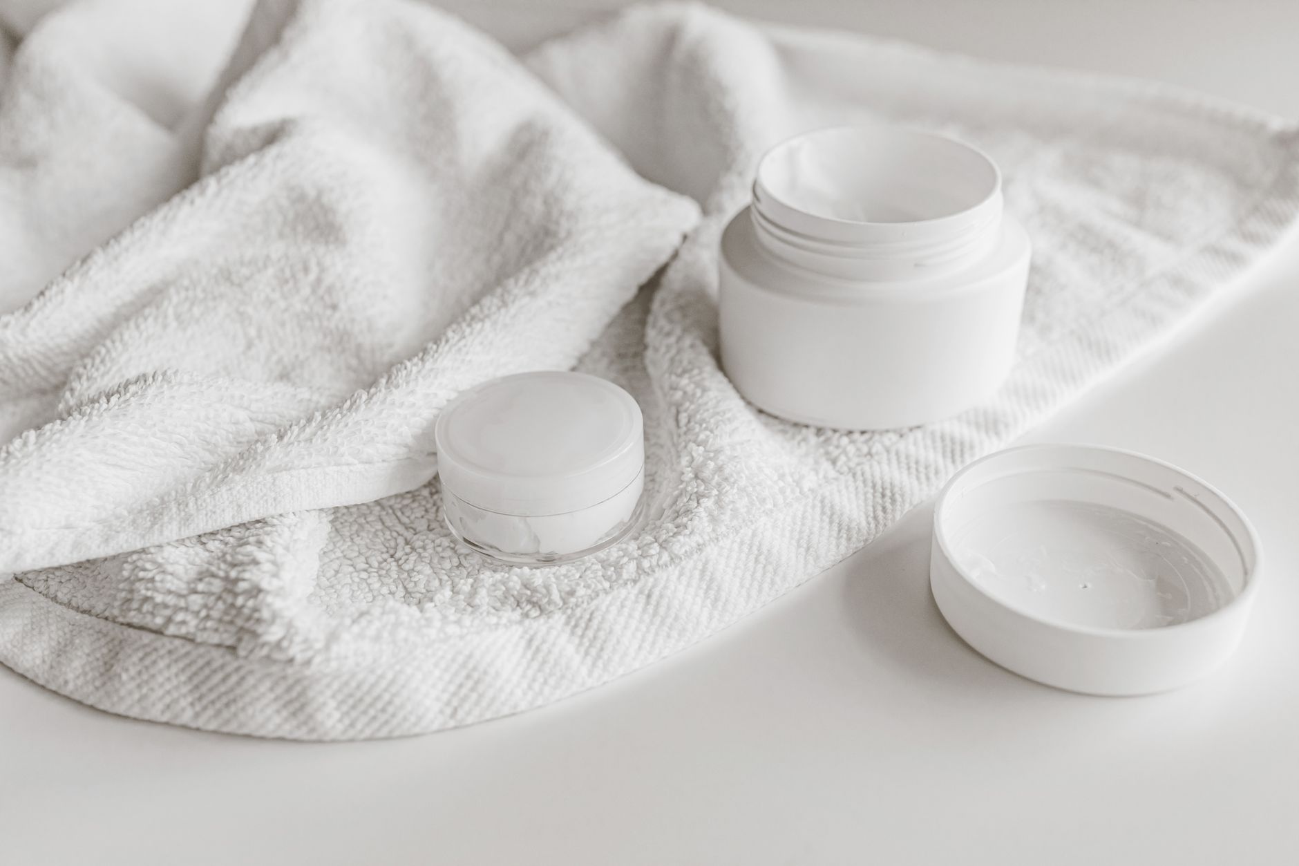 Simple Skincare Routine for Acne: Expert Tips From Top Dermatologists - Featured image