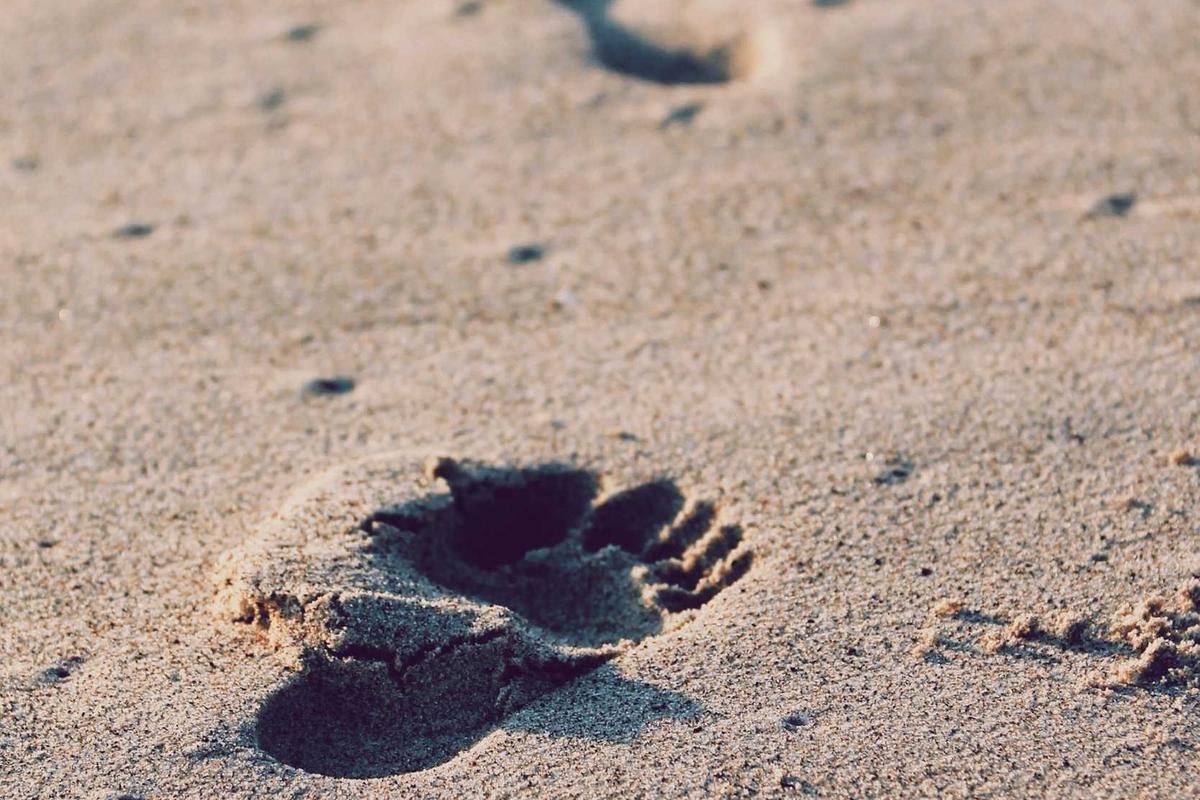Why Chemical Sunscreens Trigger Irritation in Acne-Prone and PCOS-Affected Skin