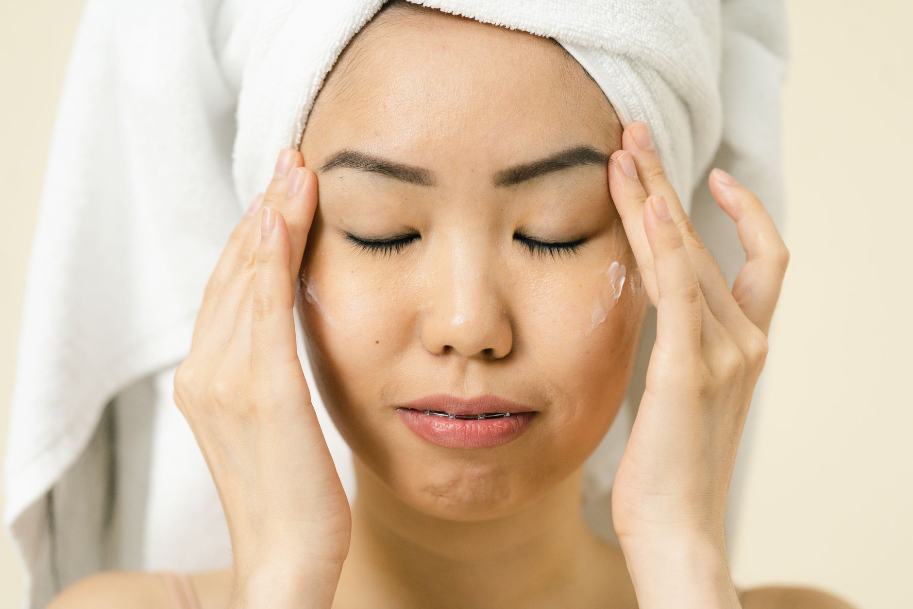 Non-Greasy Tinted Sunscreen for Acne: The Best Protective Options Available - Featured image