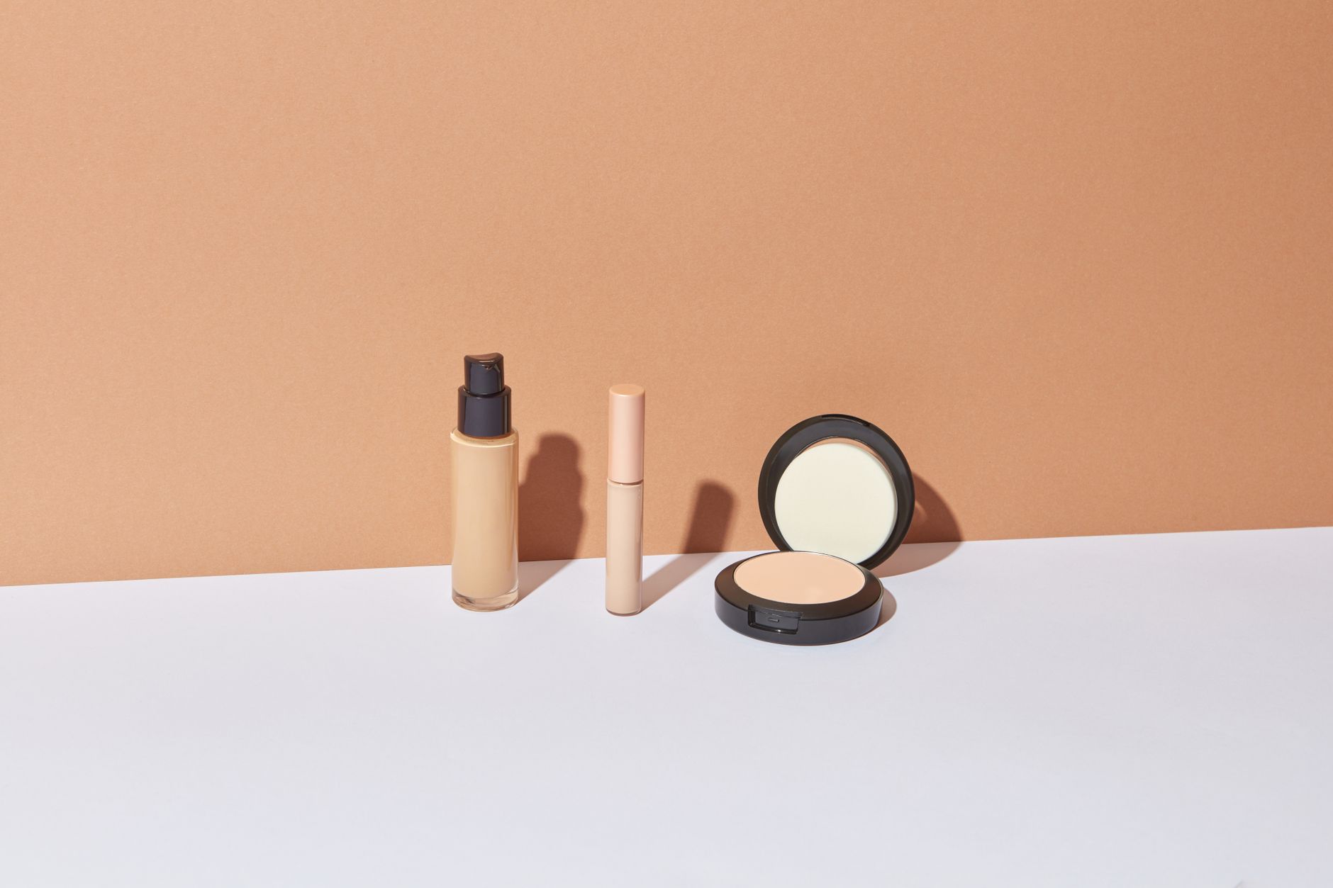Premium Foundations for Oily Skin During Heat Season: Acne Solutions - Featured image